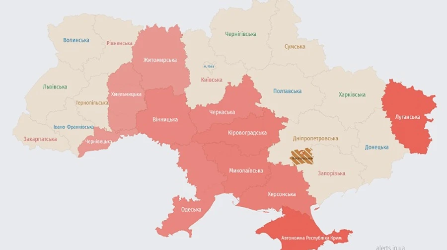 Групи ударних дронів прямували на захід України, на Хмельниччині лунали вибухи