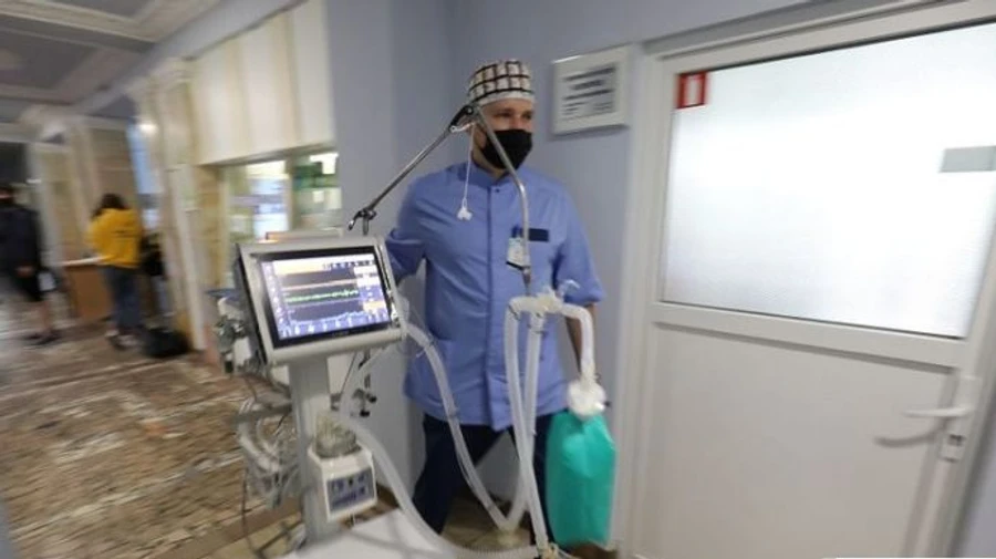 COVID в Україні: 13,3 тисячі нових хворих і 430 померлих за добу