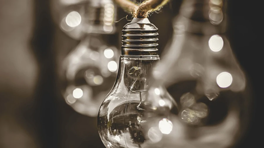 У двох областях ввели екстрені відключення світла, у Києві можуть бути перебої