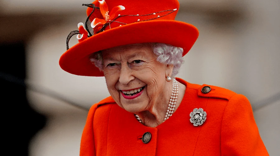 Єлизавета II провела ніч в лікарні