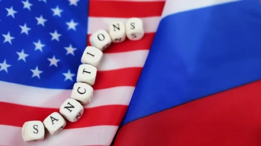 Адміністрація Байдена може посилити санкції проти експорту російської нафти – Bloomberg