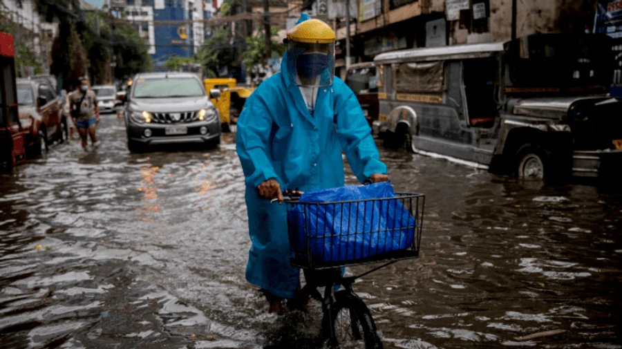 Потужні зливи спричинили повінь на Філіппінах, 15 тисяч евакуйовані