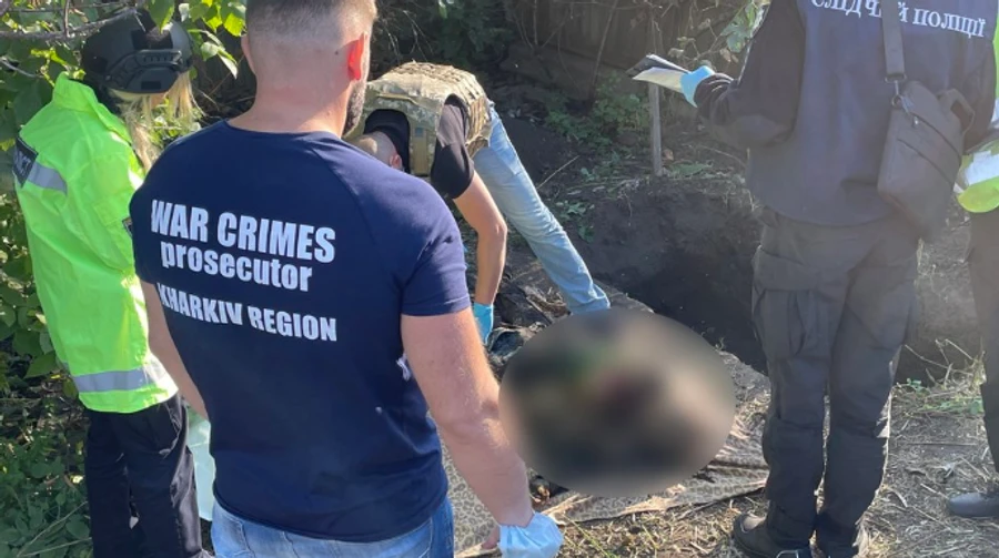 Харківщина: У звільненому селі ексгумували тіла вбитих за окупації чоловіків