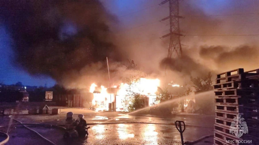 В Єкатеринбурзі спалахнула масштабна пожежа – росЗМІ