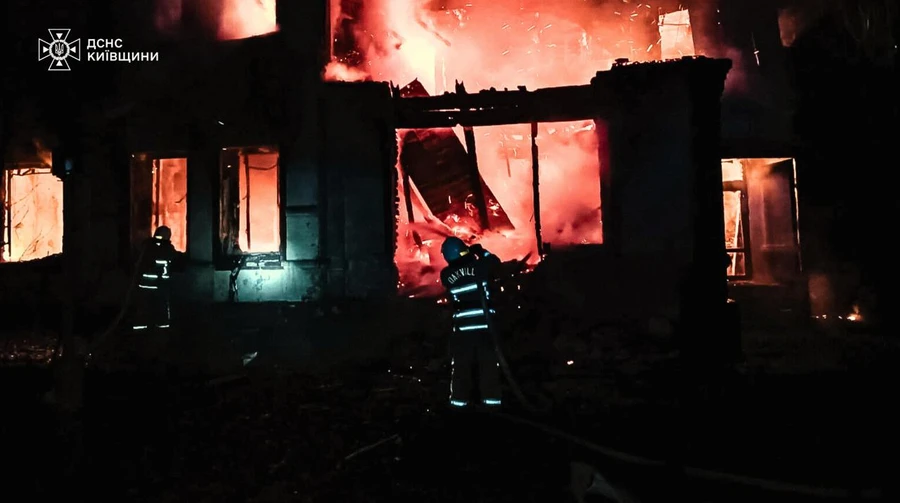 Через атаку ворожих БпЛА у Бучі на Київщині поранено чоловіка