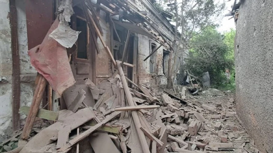 Росіяни атакували Дніпропетровщину: пошкоджено будинки, авто, вирувала пожежа