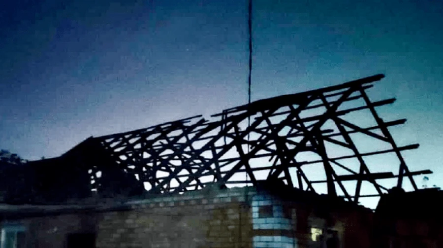 Росіяни випустили майже 40 снарядів по Нікополю, пошкоджені багатоповерхівки