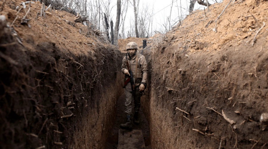 Окупанти на Донбасі поранили двох військових і цивільного