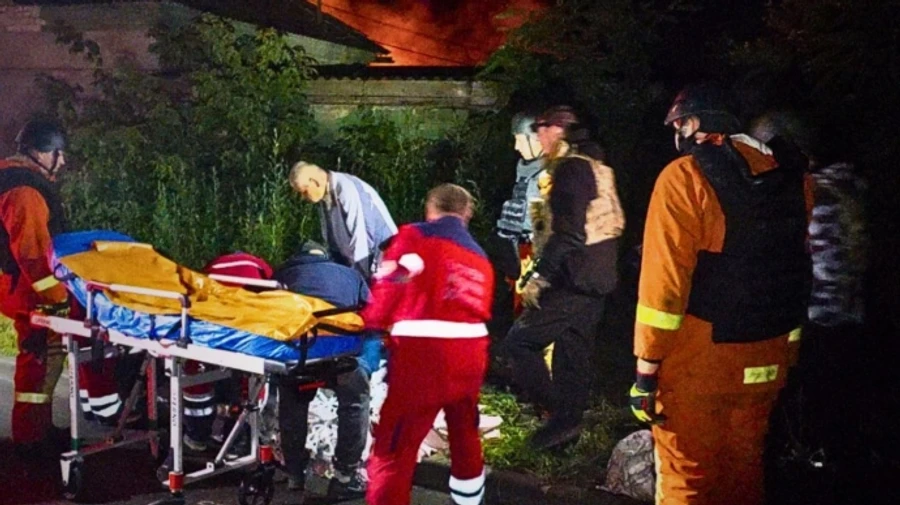 Під час повторного обстрілу Київщини поранено двох рятувальників – ДСНС