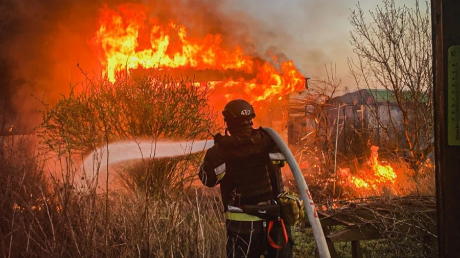 Росіяни зранку атакували Харківщину: вирували пожежі, пошкоджено будинки
