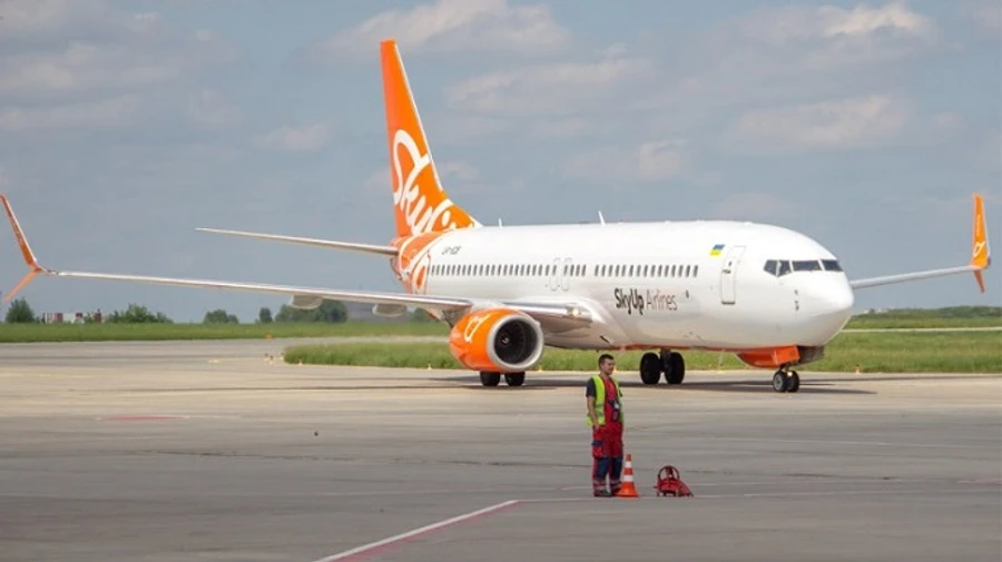 Літак SkyUp знову зламався по дорозі в Україну