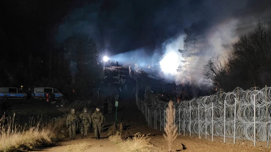 Головні новини понеділка і ночі: мігранти на кордоні Польщі, об’єднання Разумкова