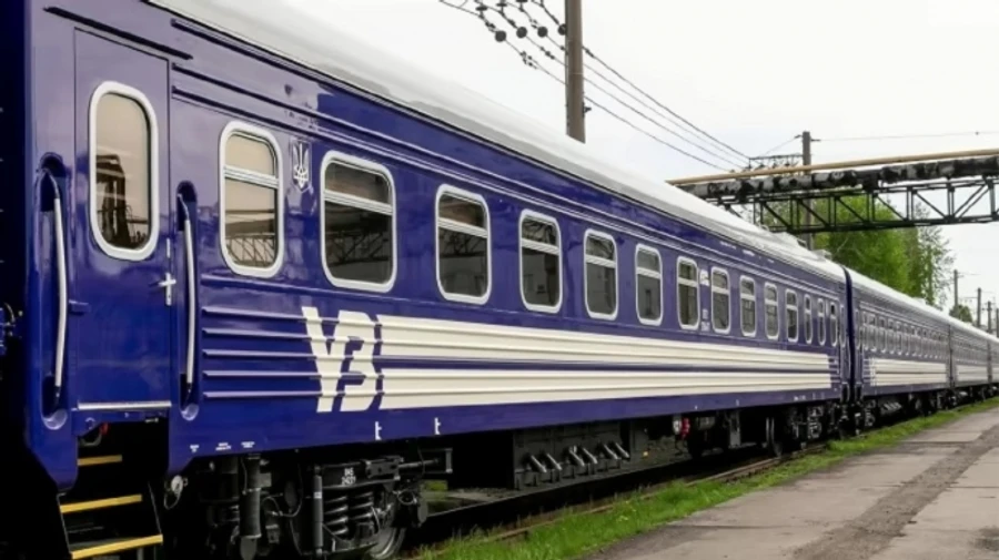Через ворожу атаку і знеструмлення залізниці затримується низка потягів – УЗ