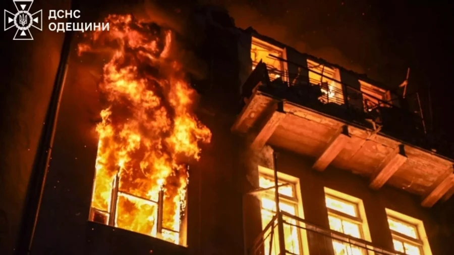 Масована атака російських БпЛА на Одесу: 10 влучань, масштабні пожежі, 13 постраждалих