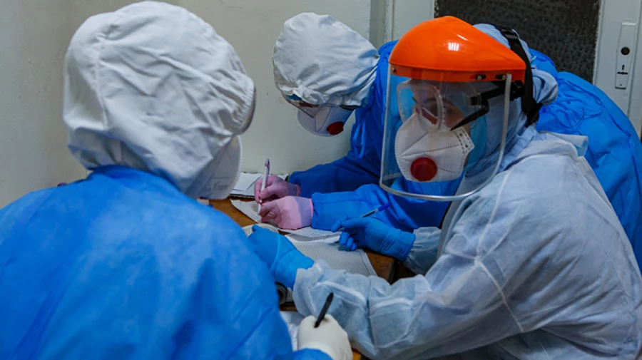 Коронавірус: за добу в Україні додалося більше 6 тисяч хворих та понад 300 смертей