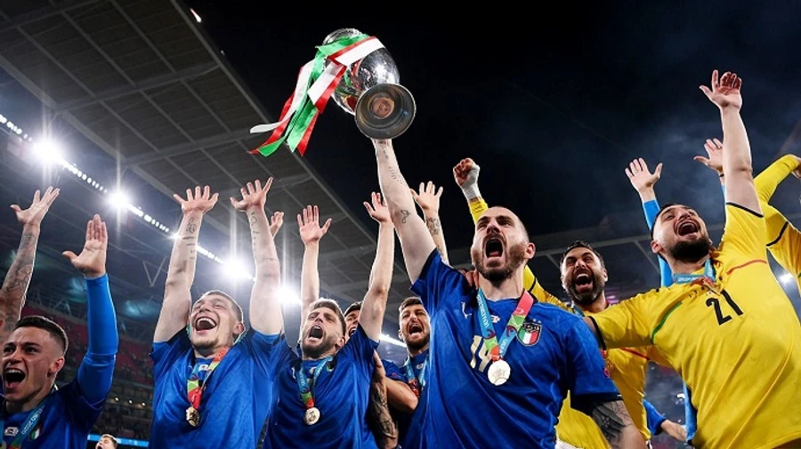 Головні новини неділі та ночі: мільярдер у космосі, фінал Євро-2020