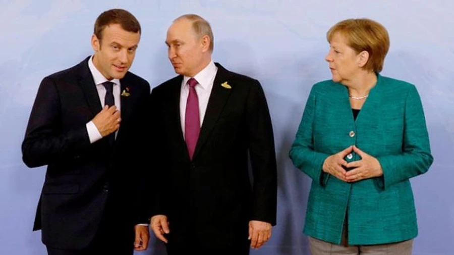 Макрон і Меркель поговорили з Путіним: закликали припинити вогонь на Донбасі