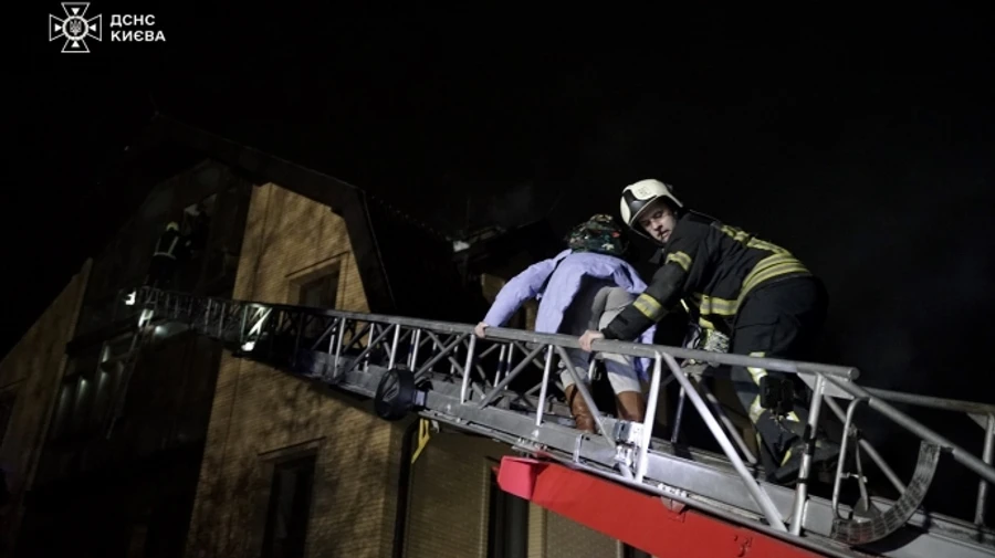 У Шевченківському районі Києва горів 4-поверховий котедж, є травмований