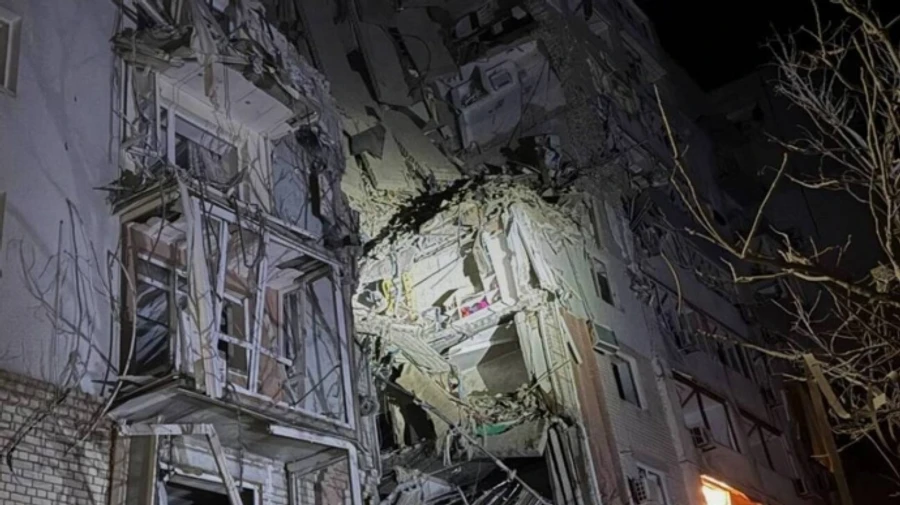 Росіяни скинули КАБ на багатоповерхівку в Херсоні: серед постраждалих – діти