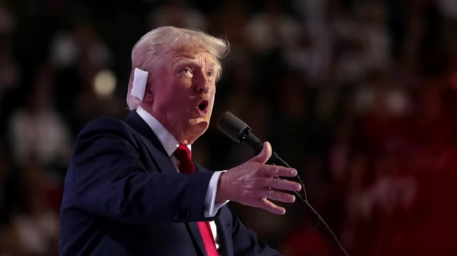У ФБР кажуть, що вухо Трампа поранила куля
