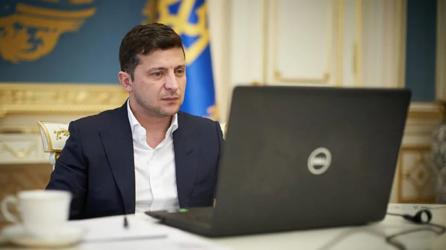 Зеленський нагородив орденами двох авторів Конституції