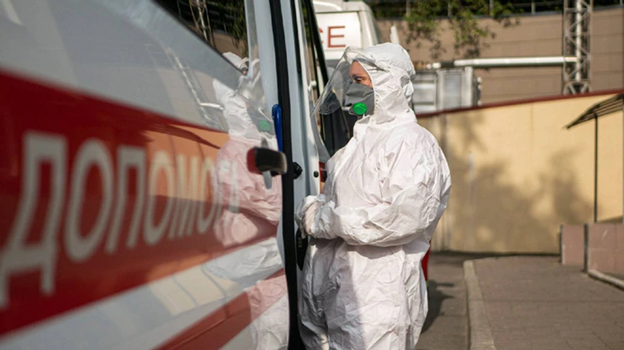 COVID-19: за добу в Україні 301 смерть і більше 6 тисяч випадків захворювання