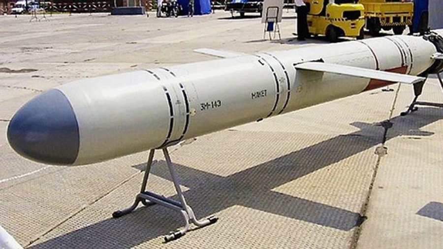 Удар по Миколаєву: ворог випустив по місту 2 ракети