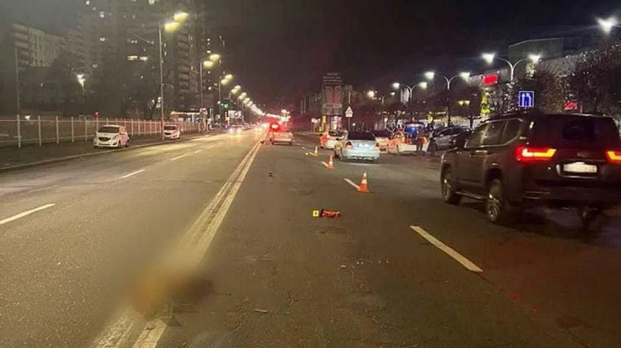 У Києві водій збив патрульного і втік з місця аварії