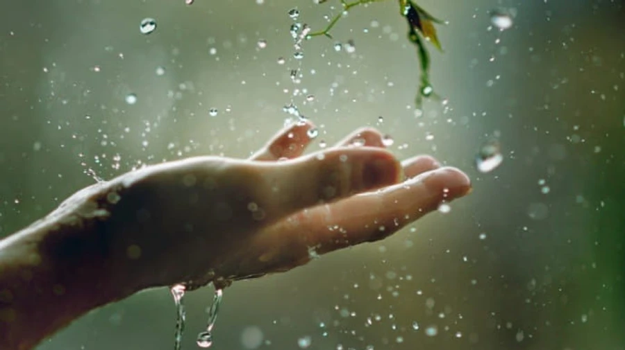 Синоптики попередили про грози, град та шквали