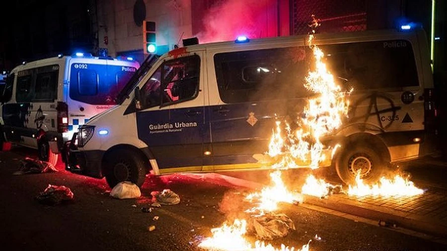 Пограбування і підпали: у Барселоні вимагають звільнити ув’язненого репера