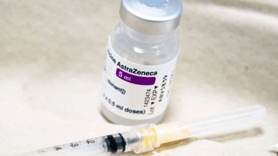 У Франції з середини червня почнуть вакцинувати підлітків