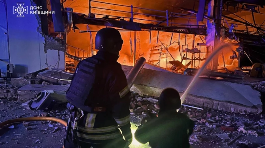 Росіяни вночі атакували Київщину дронами і ракетами, виникла пожежа, є пошкодження – КОВА