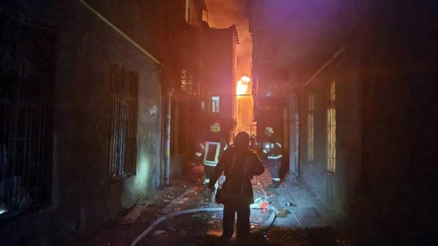 Ворог атакував Одесу БпЛА: в місті виникли численні пожежі, є постраждалі