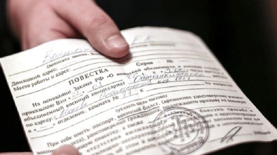 У Петербурзі на церемонії прийому російського громадянства 11 мігрантам вручили повістки