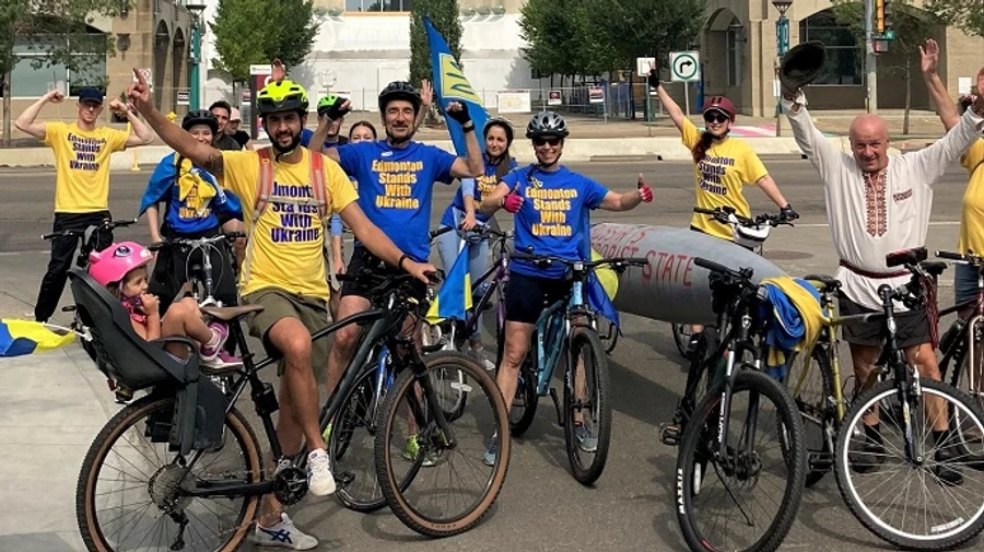 У Канаді провели велопробіг, утворивши тризуб