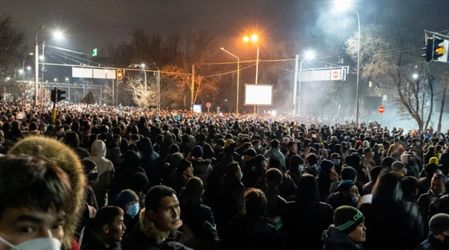 Головні новини вівторка і ночі: Зеленський у Буковелі з Коломойським, події в Казахстані