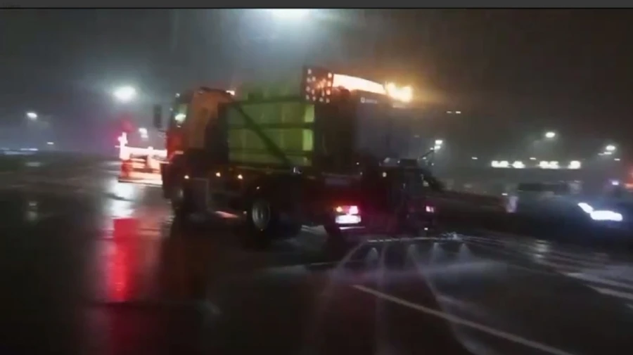 У столиці випав мокрий сніг: 