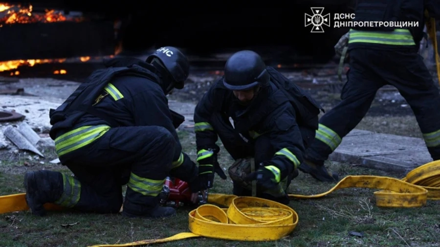 Атака дронів: у Дніпрі пошкоджено інфраструктурний об’єкт, 4 поранених, потяги їдуть з затримкою