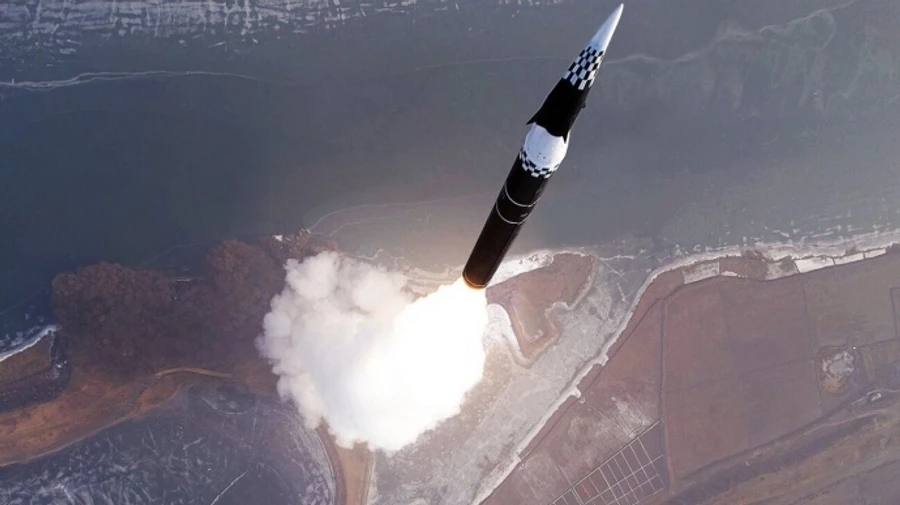 КНДР запустила кілька балістичних ракет у напрямку Східного моря