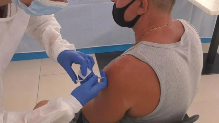 На вихідні вакцинація йде на спад: у суботу щепили 74 444 українців