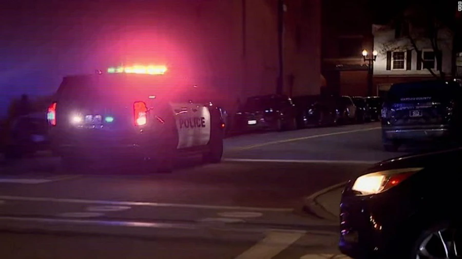 Поліція з’ясувала особу чоловіка, який влаштував масову стрілянину у США