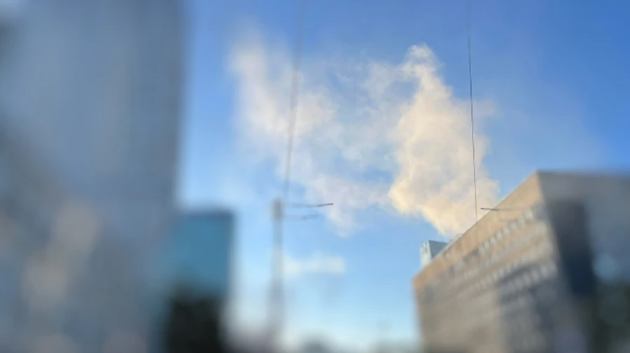 У Києві лунають вибухи, в небі