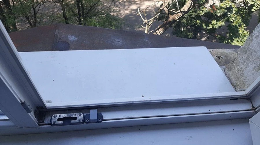 У Миколаєві з 4 поверху випала дворічна дитина