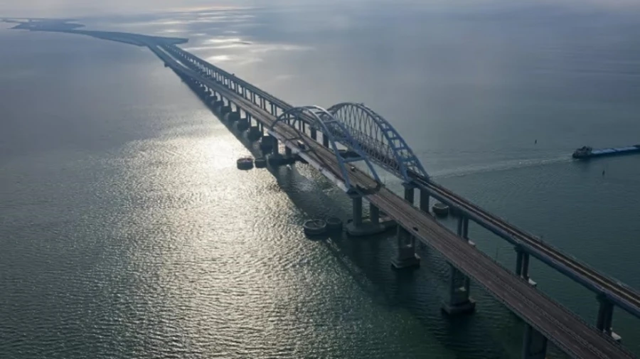 У Керчі було чути вибухи, окупанти кажуть про пошкодження поромів