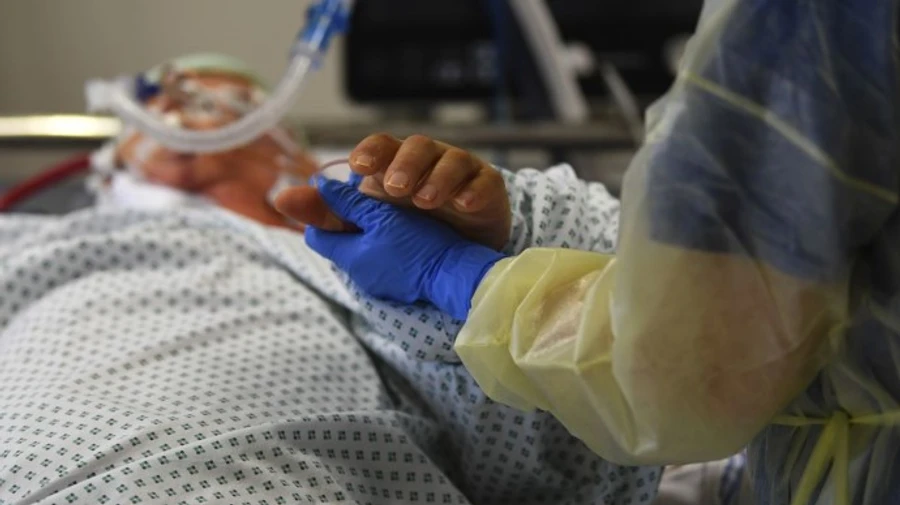 Коронавірус у світі: за день від хвороби померли 7,7 тис. людей