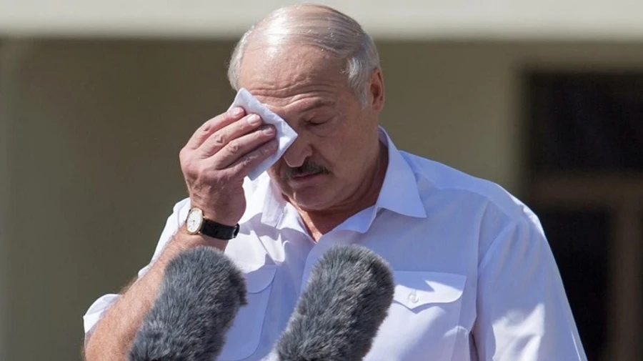 Головні новини п’ятниці та ночі: санкції проти Білорусі, перші центри вакцинації