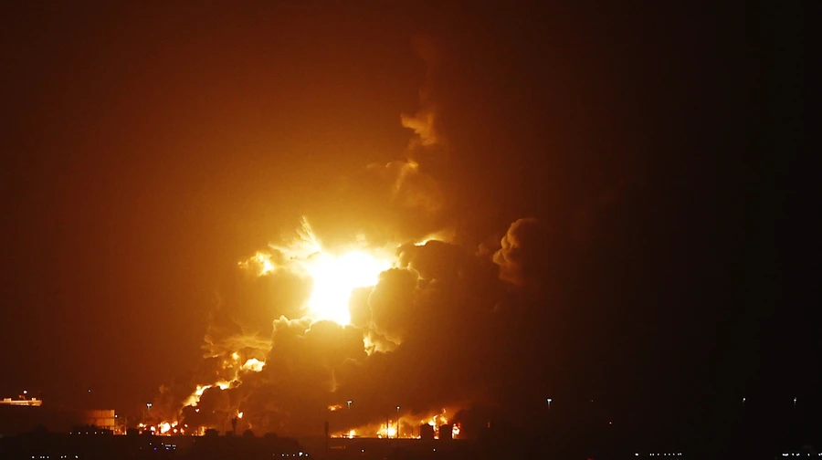 У Волгоградській області РФ горить газопереробний завод після атаки безпілотників