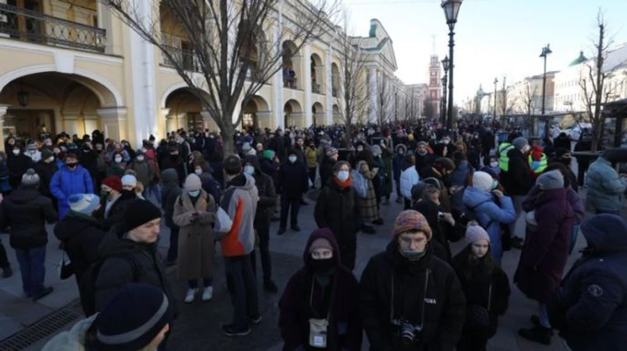 Акції проти війни пройшли у півсотні міст Росії: затримано 2700 людей