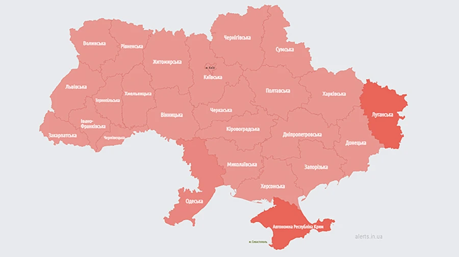 В Україні – повітряна тривога, в ОВА кажуть: летять пів сотні російських ракет