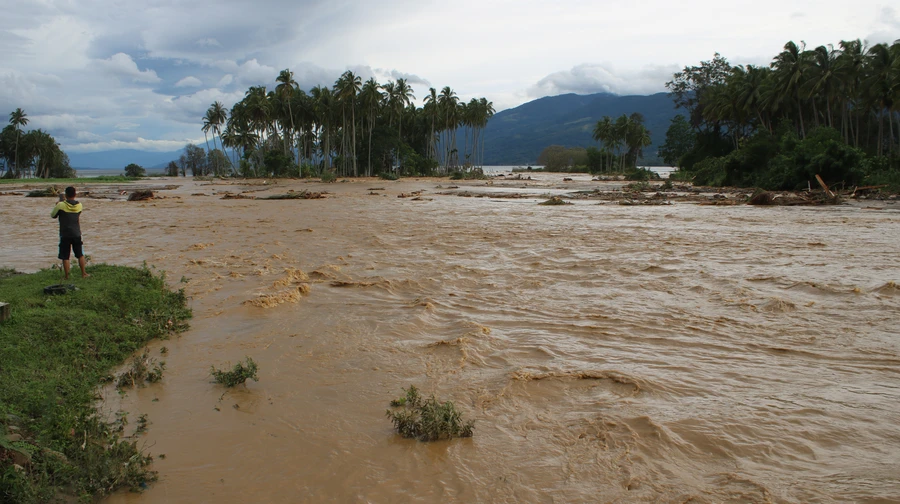 Повені та зсуви в Індонезії: кількість загиблих перевищила 300 осіб, сотні зниклих безвісти